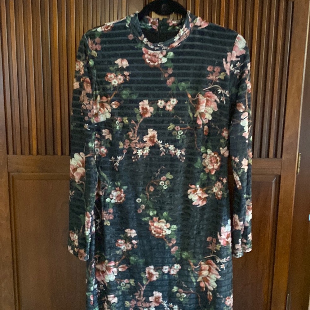 Woman’s NWOT Rachel Roy Jr. Sz 13/XL Textured Velvet Dress